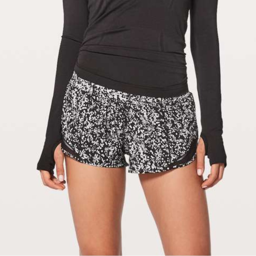 Lululemon Hotty Hot Short 2.5” Size 6